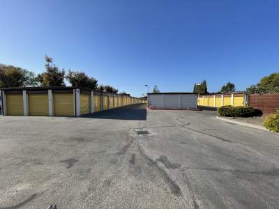 Outdoor storage units